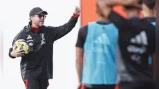 Manuel Barreto viene trabajando en el once que usará ante Chile este viernes en Santiago