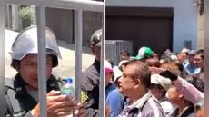 Policías impiden el paso de fieles en procesión del Señor de los Milagros y se justifican: "Feministas están llegando"