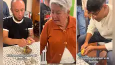 Abuela conoce a las parejas de sus nietas y les exige pelar papas para ‘aprobarlos’ como yernos: “Deben pasar la prueba” Abuela conoce a las parejas de sus nietas y les exige pelar papas para ‘aprobarlos’ como yernos: “Deben pasar la prueba”
