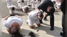 Decenas de venezolanos denuncian torturas en megacárcel de El Salvador tras ser deportados de Estados Unidos, según HRW Decenas de venezolanos denuncian torturas en megacárcel de El Salvador tras ser deportados de Estados Unidos, según HRW