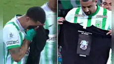 Futbolista colombiano conmueve al dedicar gol a su perro que murió días antes del partido: "Siempre te amaré, mi gordo" Futbolista colombiano conmueve al dedicar gol a su perro que murió días antes del partido: "Siempre te amaré, mi gordo"