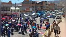 Puno: profesores bloquean el transporte en paro de 24 horas contra el gobierno de José Jerí