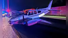 Avioneta se estrelló contra un auto en Estados Unidos durante aterrizaje de emergencia en medio de autopista