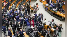 Diputados en Brasil aprueban proyecto de ley para reducir pena de Bolsonaro, expresidente condenado por golpismo