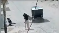 Ladrón quiso robar un celular y terminó cayendo de su mototaxi en pleno asalto en Trujillo