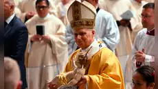 El papa León XIV celebró su primera misa de Navidad en el Vaticano y envió un mensaje de "caridad y esperanza"