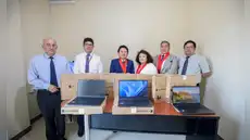 Presidente de la corte de Sullana entrega laptops como parte de la implementación del eje penal