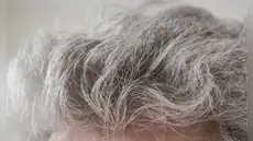 No es por la vejez: las canas son un método de defensa de nuestro cuerpo para evitar el cáncer, según estudio