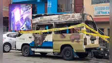 Delincuente disfrazado de repartidor incendia combi en Chorrillos: ataque quedó grabado en cámaras