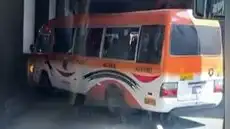 Bus Anconero choca contra base de puente en el Cercado de Lima: habría invadido ruta del Metropolitano