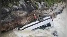 Miniván con más de 20 pasajeros cae al Río Rímac tras chocar con camioneta en Huarochirí: cinco personas fallecieron Miniván con más de 20 pasajeros cae al Río Rímac tras chocar con camioneta en Huarochirí: cinco personas fallecieron
