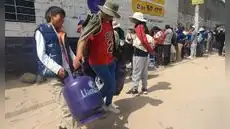 Arequipeños hacen filas desde la madrugada por un balón de gas doméstico: hay incremento de precio y temor a escasez