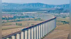 China construye un megapuente de 1.800 km a través de una de las zonas más extremas del planeta