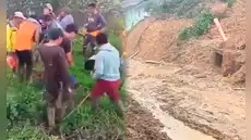 Encuentran cuerpo sin vida de adulto mayor sepultado en combi tras deslizamiento por fuertes lluvia en Piura