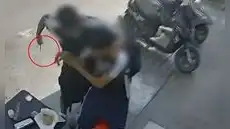 Escolar es asaltado mientras comía salchipapa en Los Olivos: lo golpearon para robarle el celular