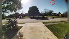 Un meteorito del tamaño de un melón atravesó el techo de una casa: “bolas de fuego” fueron avistadas en Estados Unidos