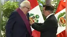 Julio Velarde: Presidente Balcázar condecora al titular del BCRP con la más alta distinción que otorga el Estado peruano