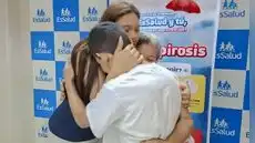 Niño en Tumbes vence la leptospirosis tras días en UCI y su madre celebra su recuperación: "Volvió a nacer"