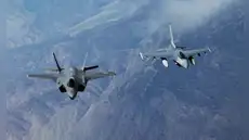 Reiteradas reuniones en el Mindef con funcionarios de la fábrica de cazas F-16