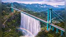 China rompe un récord al crear un puente con cascada que reduce viajes a 2 minutos y supera 2 veces el tamaño de la Torre Eiffel