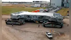 El monstruo de 3.000 toneladas que utiliza 625 litros de diésel para recorrer solo 1 km: el camión de la misión Artemis II que mueve cohetes con precisión milimétrica