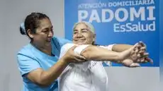 Más de 52.000 adultos mayores reciben atención en casa con apoyo de cuidadores