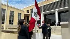 Se realizó ceremonia de izamiento del pabellón nacional y de la bandera de Sullana en la sede principal de la Corte "Enrique Mendoza Ramírez"