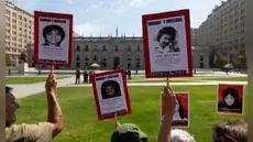 Kast enfrenta protestas por evaluar indultos a policías condenados por excesos durante el estallido social