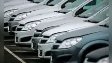 Este país de Sudamérica es el que más carros vendió en 2025 y tiene la sexta ciudad con más tráfico vehicular de la región