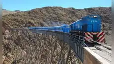 Uno de los trenes más altos del mundo está en un país de América Latina: viaja a más de 4.000 metros de altura