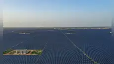 Paneles hasta donde alcanza la vista: India usa el desierto como batería con la planta de energía solar más grande del mundo
