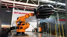 El robot industrial más fuerte del mundo es de China: monstruo de acero levanta 5.000 kilos y rompe récord Guinness