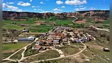 Un pueblo escondido en las montañas remata casas a precios muy cómodos: requisitos, ayudas económicas y oportunidades de trabajo