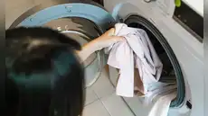 Científicos chinos crean un protector de ropa “autolimpiante” que elimina manchas sin detergente: ahorraría luz y agua Científicos chinos crean un protector de ropa “autolimpiante” que elimina manchas sin detergente: ahorraría luz y agua