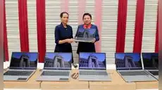 Presidente de la Corte de Sullana entrega laptops a áreas administrativas