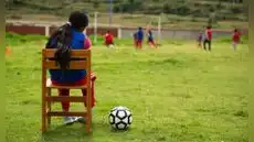 En lo que dura un partido de fútbol, 8 niñas sufren violencia en Perú: iniciativa busca prevenirla desde el deporte