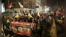Simpatizantes de Juntos por el Perú marchan en el Centro de Lima pidiendo la "defensa del voto popular"