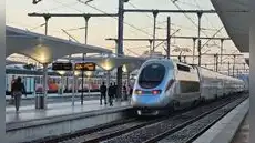 El primer tren de alta velocidad de África revoluciona el transporte al viajar a 320 km/h