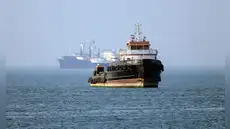 Un petrolero es bombardeado en el estrecho de Ormuz mientras Irán y Estados Unidos mantienen un agrietado acuerdo