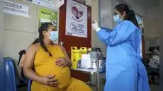 Vacuna contra el VSR en gestantes: piden ampliar su aplicación contra el virus que más hospitaliza a bebés
