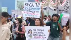 Estudiantes de Beca 18 protestan contra cambios al reglamento del Pronabec: “No somos una nota, somos años de sacrificio”