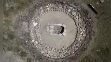 Arqueólogos descubren una tumba monumetal de la Edad de Bronce con armas y un caballo usado en un ritual