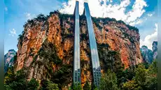 El ascensor panorámico de China que sube una montaña y lleva niños al colegio: redujo un peligroso camino de 6 horas a 30 minutos