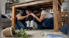 Terremoto de 8,8 en Lima: expertos desmienten recomendación de esconderse debajo de la mesa y aconsejan esto
