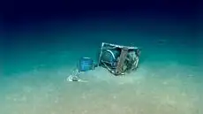Científicos marinos que buscaban un naufragio se encontraron con un raro paisaje bajo el océano: una lavadora en las profundidades
