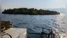 La misteriosa isla que apareció en un lago de Canadá, desapareció de los satélites y volvió a ser localizada 30 kilómetros más lejos La misteriosa isla que apareció en un lago de Canadá, desapareció de los satélites y volvió a ser localizada 30 kilómetros más lejos