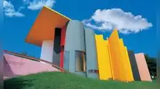 Los 8 edificios más coloridos del mundo que sorprenden por su arquitectura y convierten ciudades enteras en auténticas obras de arte Los 8 edificios más coloridos del mundo que sorprenden por su arquitectura y convierten ciudades enteras en auténticas obras de arte