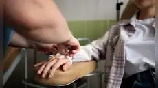 A los 21 años le diagnosticaron un cáncer terminal y comenzó un tratamiento que duró 11 años: después descubrió que nunca tuvo el tumor A los 21 años le diagnosticaron un cáncer terminal y comenzó un tratamiento que duró 11 años: después descubrió que nunca tuvo el tumor