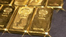 Gold prices soar towards record high of $3,000 — Here’s what investors need to know
