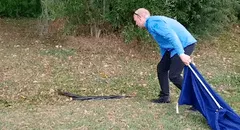 Pensó que había hallado a dos serpientes apareándose, se acerca y se entera de espeluznante verdad [VIDEO]